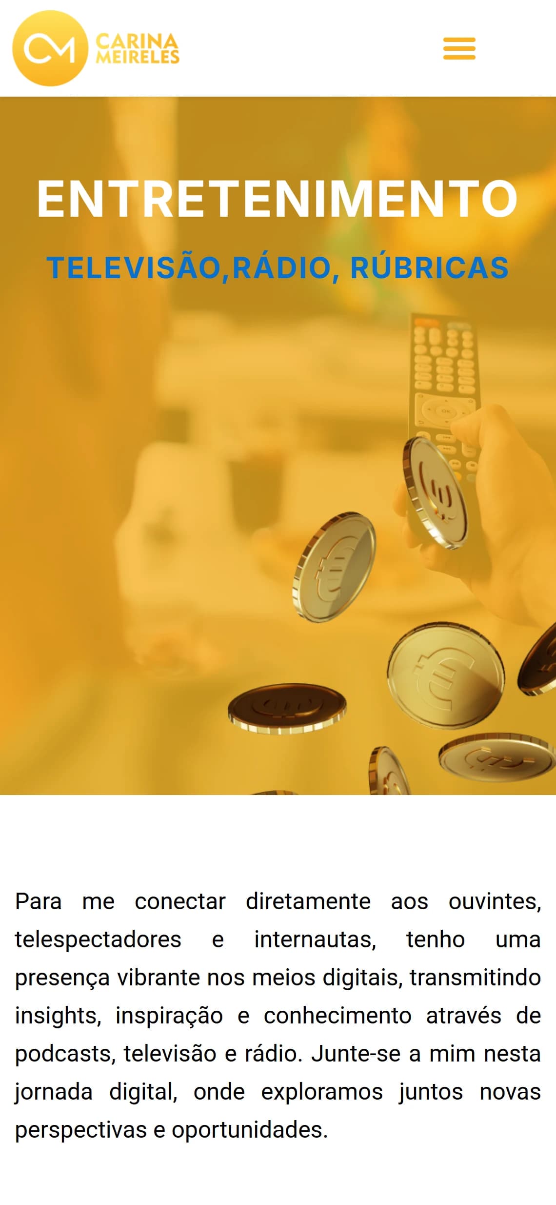 Topo da página Entretenimento em ecrã de telefone: o logótipo circular amarelo CM e o menu em hambúrguer, o título ENTRETENIMENTO em branco e a linha TELEVISÃO, RÁDIO, RÚBRICAS em azul sobre uma fotografia em tons dourados com um comando de televisão e moedas de euro a cair; em baixo começa o texto de apresentação.