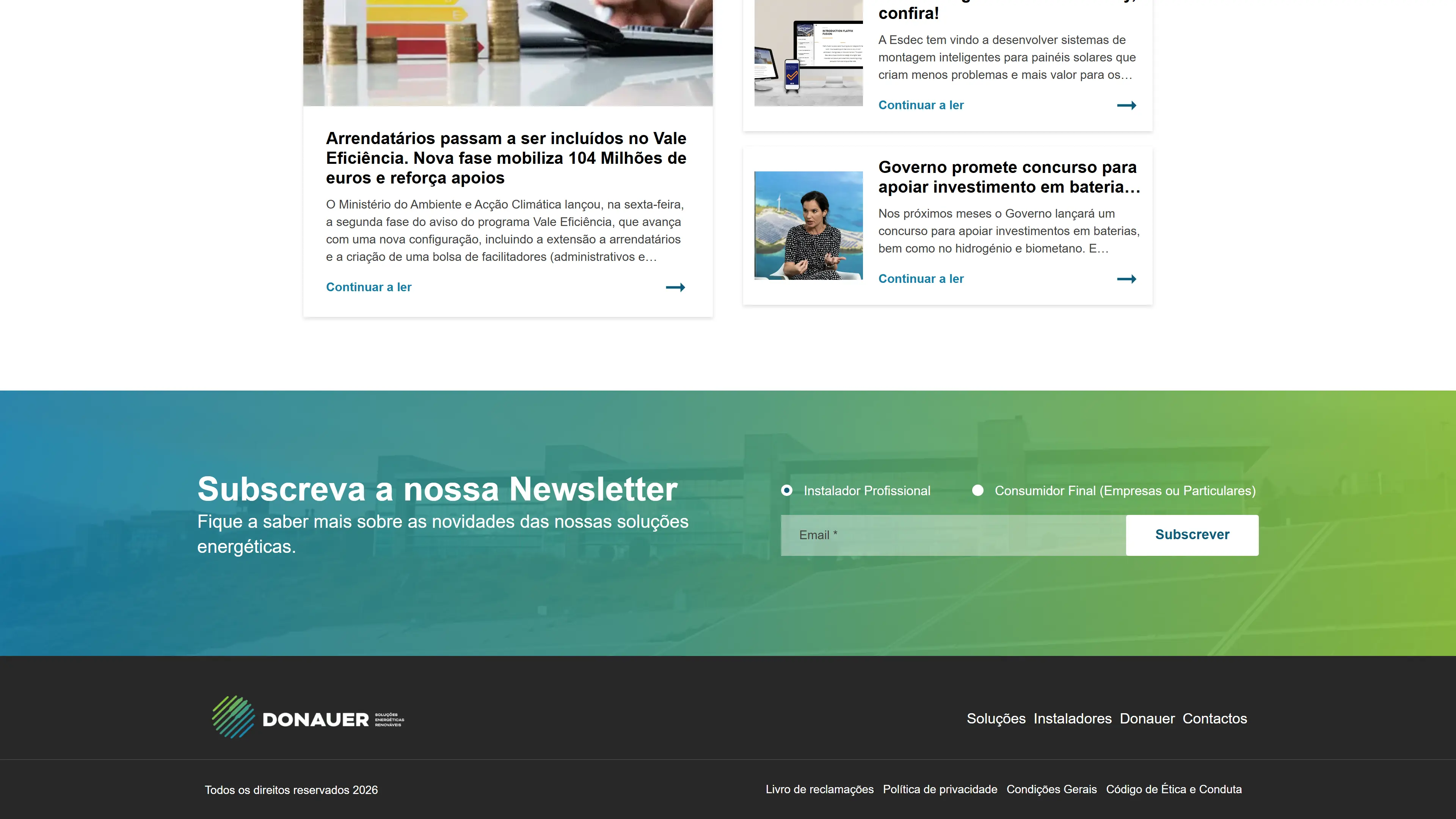 Fundo da página inicial da Donauer: o fim dos cartões de notícias, seguido de uma faixa em gradiente de azul a verde com o título "Subscreva a nossa Newsletter", dois botões de opção — "Instalador Profissional" e "Consumidor Final (Empresas ou Particulares)" —, o campo de email e o botão "Subscrever"; em baixo, o rodapé escuro com o logótipo e as ligações de navegação e legais.