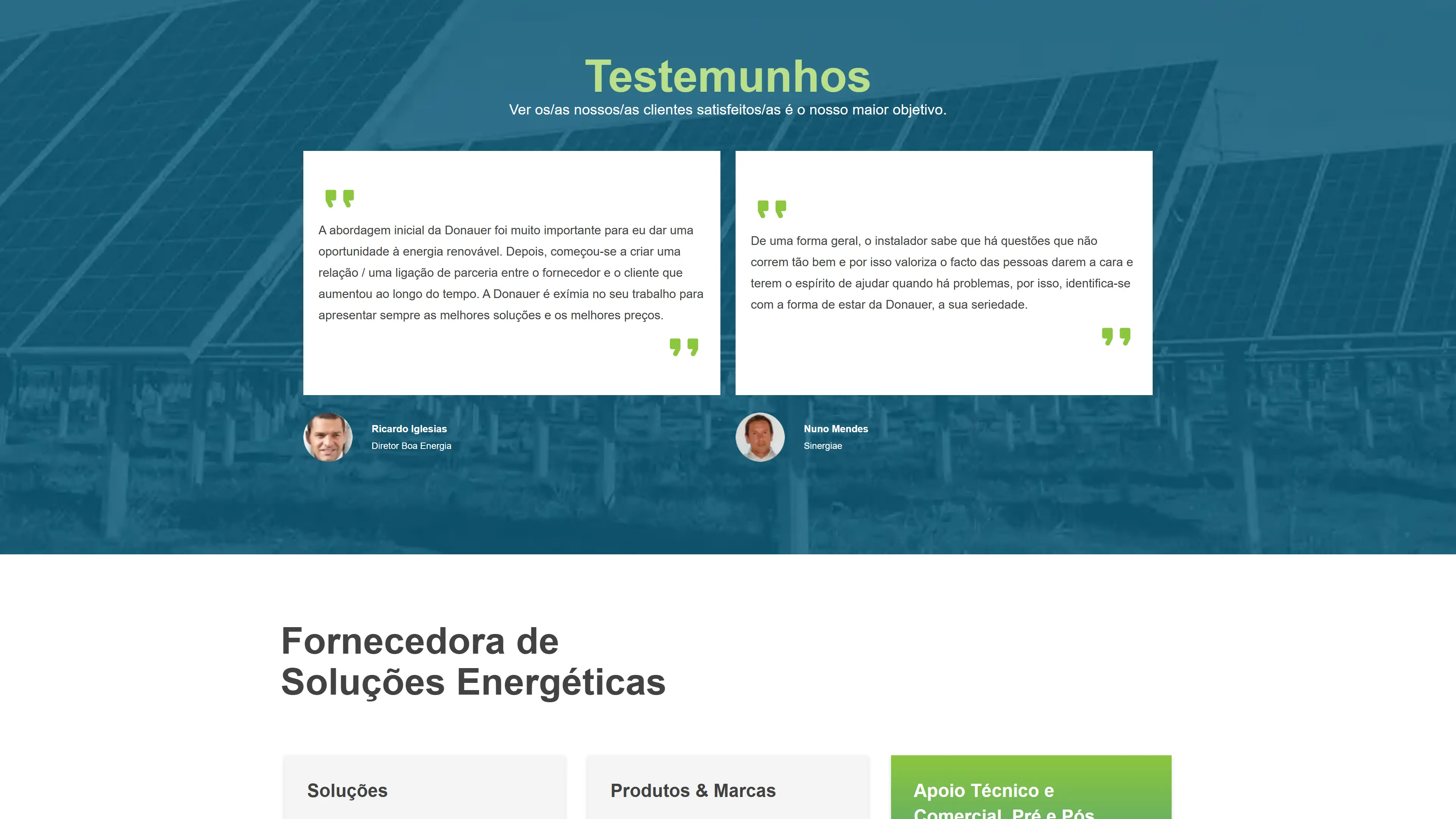 Secção "Testemunhos" do site da Donauer, sobre uma fotografia azulada de um parque de painéis solares: dois cartões brancos com citações de clientes, cada um assinado com fotografia, nome e cargo. Abaixo começa a secção "Fornecedora de Soluções Energéticas", com os separadores "Soluções", "Produtos & Marcas" e "Apoio Técnico e Comercial, Pré e Pós", este último destacado em verde.