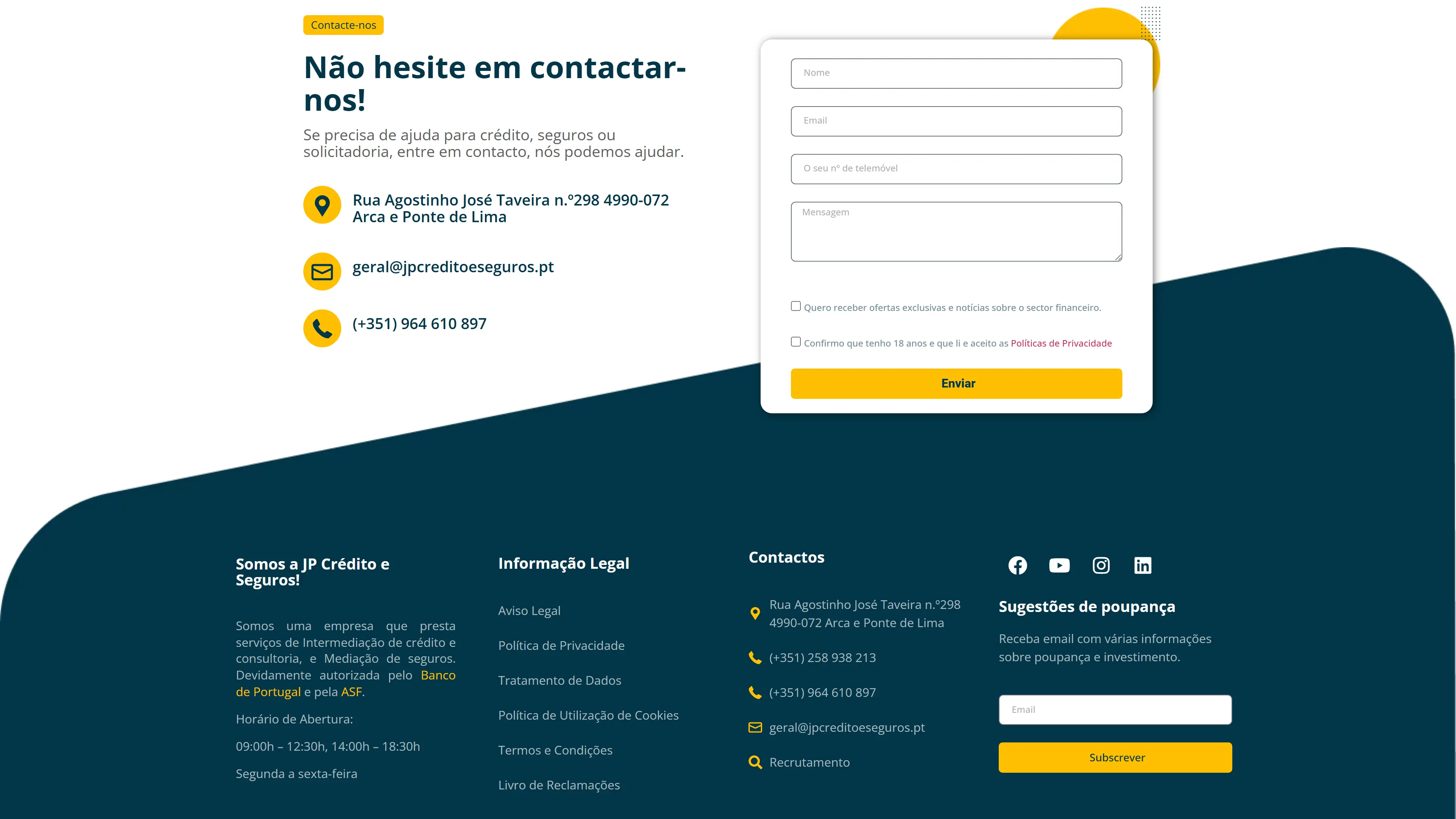 Secção de contacto e rodapé: à esquerda o título de contacto com morada, email e telefone, à direita um formulário branco com campos de nome, email, telemóvel e mensagem, duas caixas de consentimento e botão Enviar; em baixo, o rodapé azul-petróleo com informação legal, contactos, ícones de redes sociais e subscrição de newsletter.