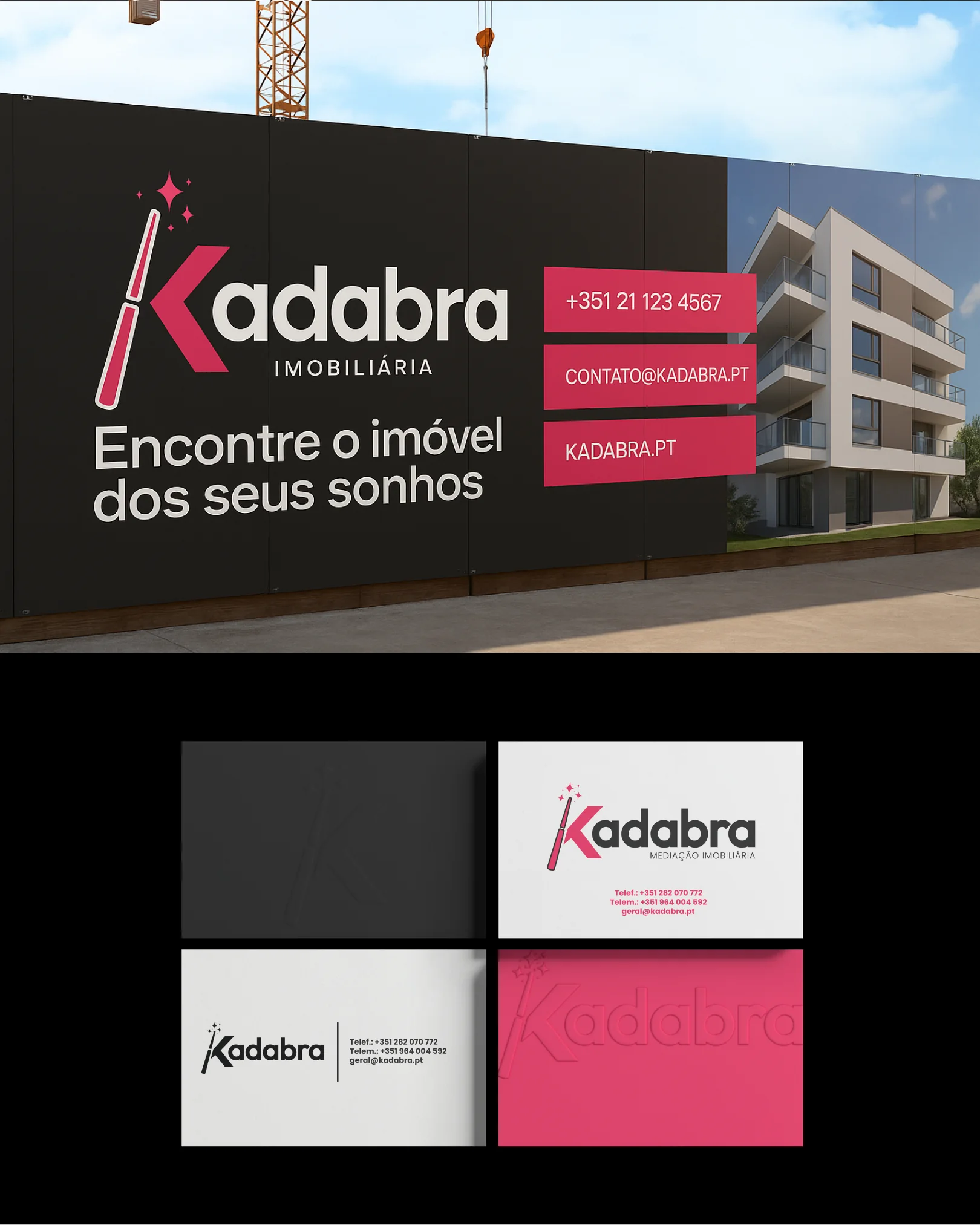 Lona de estaleiro preta com o logótipo da Kadabra, a frase de campanha e três barras magenta com o telefone, o email e o endereço do site, montada à frente de um prédio de habitação; por baixo, os quatro cartões de visita da marca, em preto, branco e magenta.