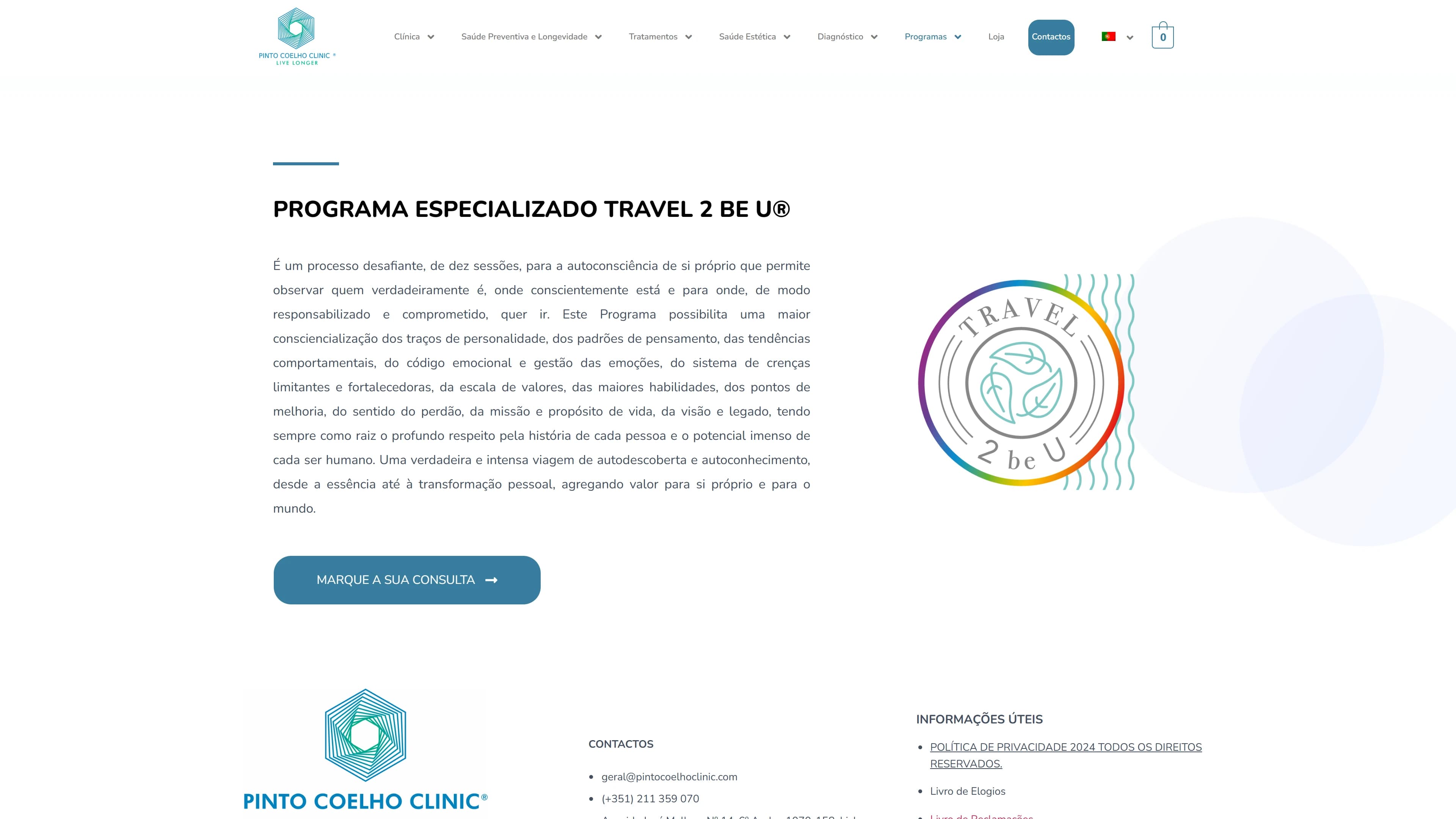 Página do programa Travel 2 be U em duas colunas: o cabeçalho branco com o menu no topo, o título «PROGRAMA ESPECIALIZADO TRAVEL 2 BE U®», à esquerda o texto de descrição e o botão «MARQUE A SUA CONSULTA», à direita o selo circular com o rebordo arco-íris «TRAVEL 2 be U»; abaixo começa o rodapé.